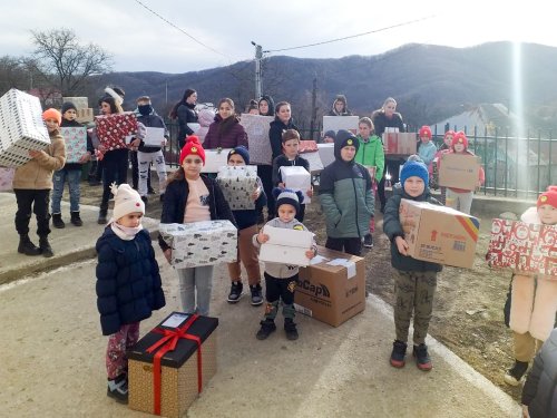 Daruri de Crăciun pentru 400 de copii din Buzău și Vrancea