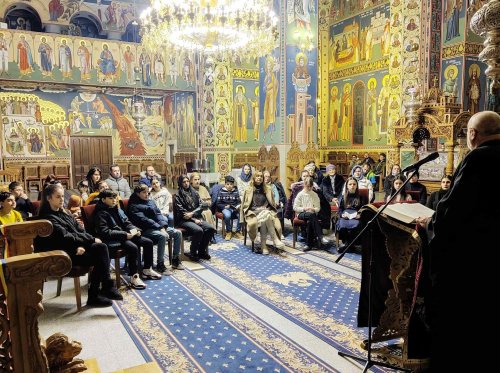Dialog săptămânal cu tinerii la Biserica Șerban Vodă din București