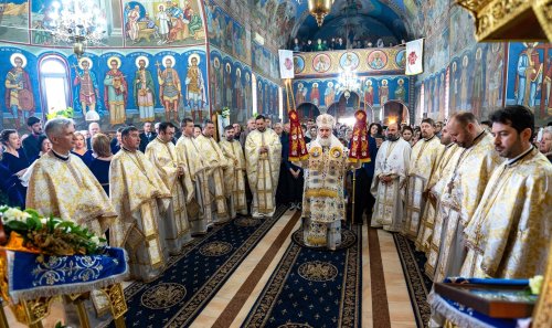 Liturghie arhierească la Parohia „Buna Vestire” din Bacău