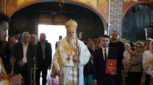 Episcopul Sloboziei și Călărașilor la o biserică din Bărăgan