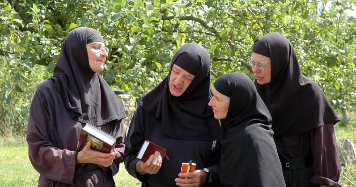 Болезнь монашек что это. Монахини в монастыре. Коптские монахини. Монахиня Силуана Свято Покровский женский монастырь. Монахиня Силуана Чугункина.