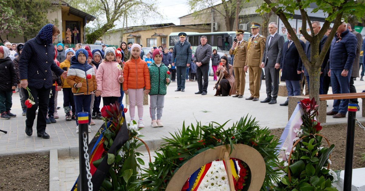 Inaugurarea monumentului eroilor din Al Doilea Război Mondial în Lăpușna