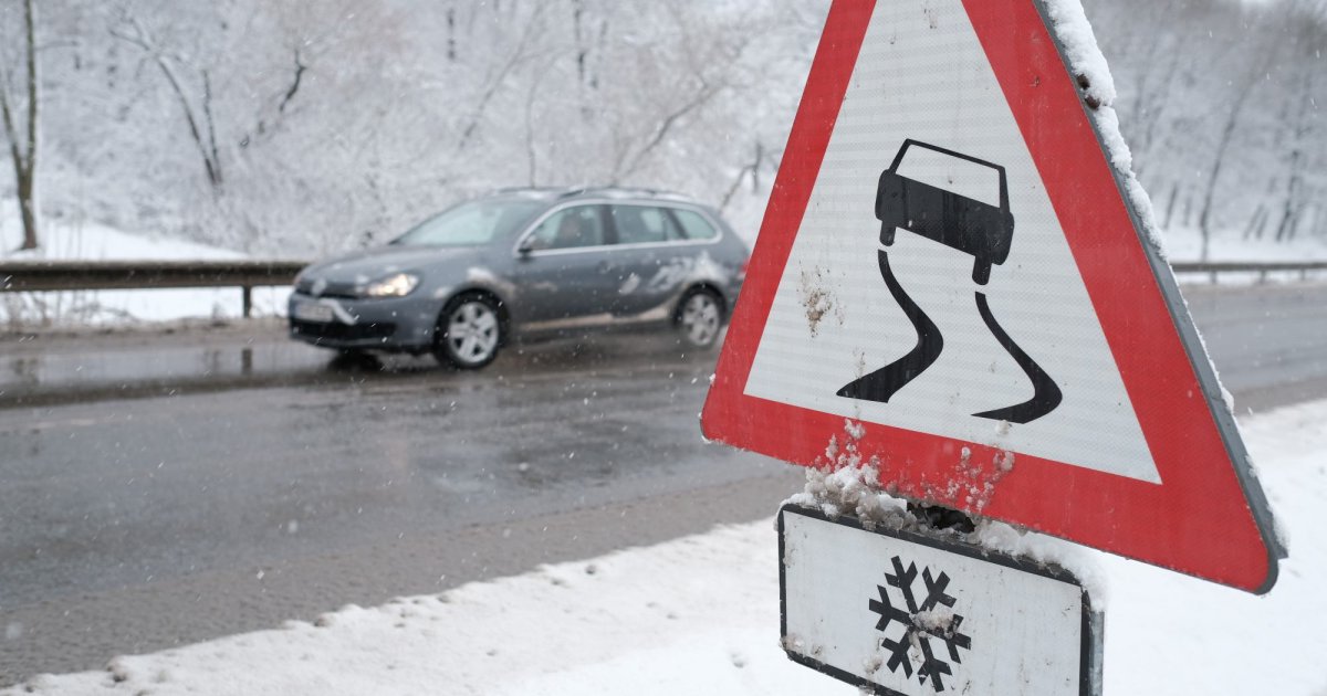 Trafic rutier și feroviar în condiții de iarnă în estul și sudul țării