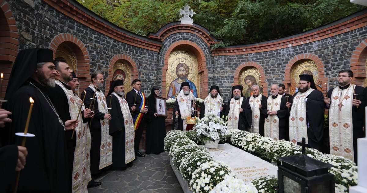 Parastas pentru Arhiepiscopul Justinian Chira la Rohia
