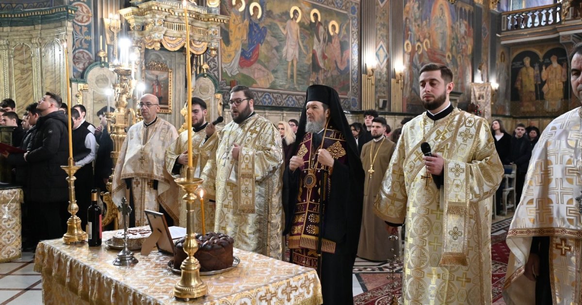 Parastas pentru Episcopul Roman Ciorogariu și serbare dedicată Unirii ...