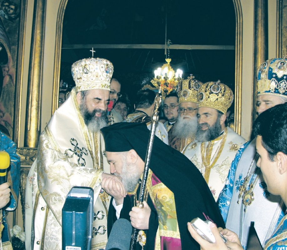 Întronizări în premieră la Tulcea şi Slatina 332421