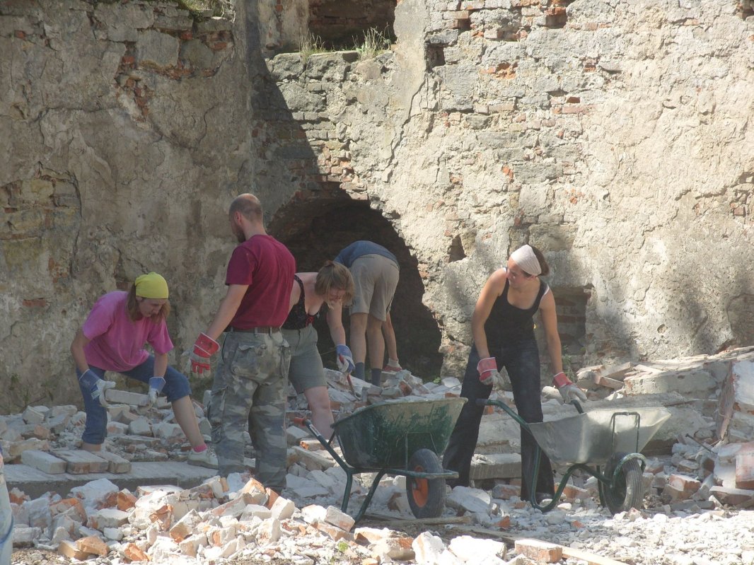 Tabăra Friedensgrund: muncă, rugăciune, pace şi reconciliere 204786