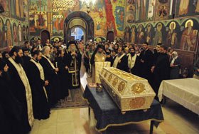 A fost resfinţită racla care adăposteşte moaştele Sfintei Cuvioase Parascheva 94544