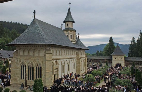 România este ţara ortodoxă cu practica religioasă cea mai crescută din Europa 94746