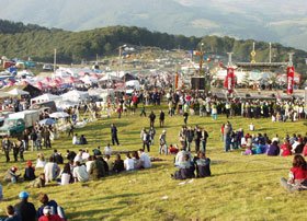 Tradiţii şi evenimente inedite la Târgul de Fete de pe Muntele Găina 94812