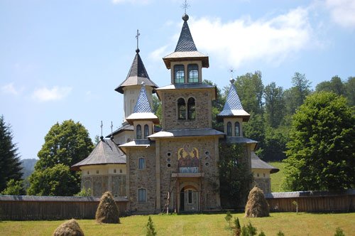 Schiturile Icoanei din sălbăticia codrilor nemţeni 94859