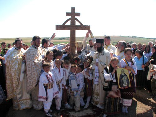 Sfântul Cuvios Rafail de la Agapia Veche, cinstit în satul său natal 94868