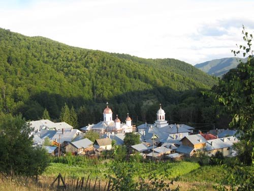 De secole, Mănăstirea Suzana stă pe o cruce de ape 94920