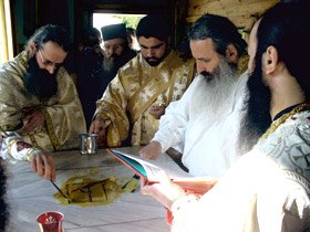 Sfinţirea bisericii Schitului Tărcuţa din judeţul Neamţ 95011