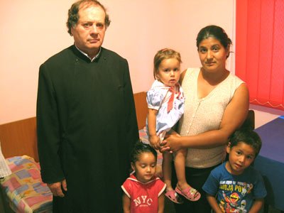 Viaţa parohiilor: Aşezământul social din parohia Cioranii de Jos II, un sprijin al Bisericii pentru oamenii singuri şi săraci 95039