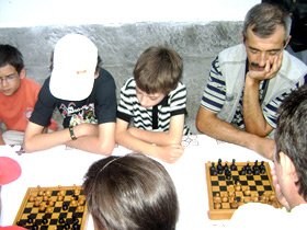 Viaţa parohiilor: Program catehetic pentru tineri şi activităţi culturale, la parohia „Sfinţii Voievozi“ din Pucioasa 95147