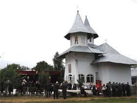 Târnosirea bisericii ctitorite de credincioşii parohiei Hănţeşti 95205