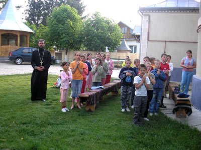 „Evlavioşii în vacanţă“, în Protopopiatul Hârlău 95214