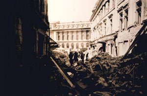 „Aparatele înregistratoare din toate staţiunile seismice sunt într'o necontenită agitaţie“ 95360