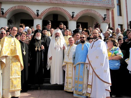 A fost sfinţită Biserica Regimentului 30 Gardă şi Protocol „Mihai Viteazul” din Capitală 95373