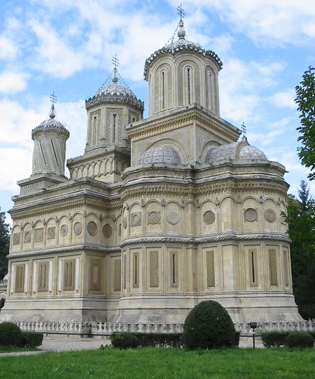 Episcopia Argesului Si Muscelului SfinÅ£enia Unui Ierarh A Unui Domn A Unui Isihast IncununeazÄƒ Ridicarea In Rang