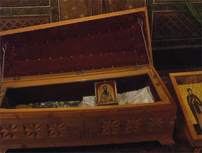 Moaştele Sfintei Parascheva şi ale Sfântului Vasile cel Mare, împreună, spre închinare, precum odinioară 95557