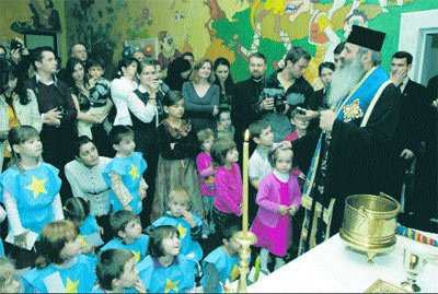 Preşcolarii de la „Buna Vestire“ s-au rugat ieri la sfinţirea noii lor grădiniţe 95595