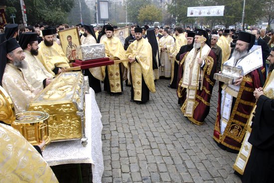 „Comuniunea sfinţilor este izvorul bucuriei Bisericii” 95703