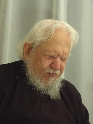 Părintele Teofil Părăian - un văzător în sufletele oamenilor şi un părinte al echilibrului duhovnicesc 95756