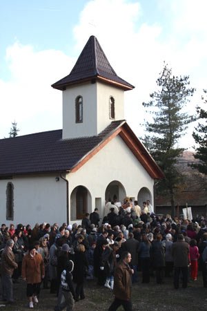 Piatra de temelie pentru două biserici din Mitropolia Olteniei 95789