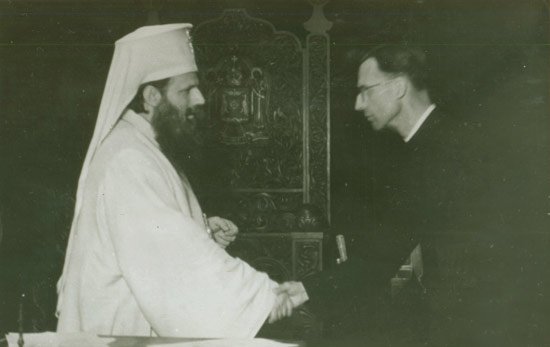 Memoria Bisericii în imagini: Episcopul rugător şi mângâietor 95891