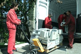 Povestea oamenilor străzii cu serviciu şi carte de muncă 95932