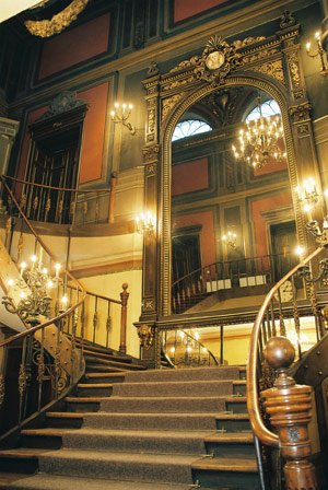 În vizită la palatul de peste drum de Universitate 95949