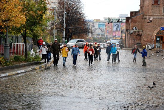 „Degeaba li se spune copiilor la şcoală ce e bine şi frumos, dacă acasă li se vorbeşte exact pe dos“ 95993