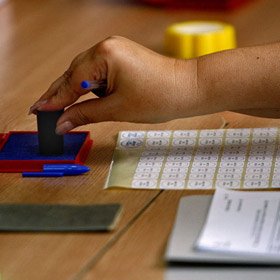 Peste 18 milioane de români sunt chemaţi mâine la vot 95983