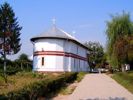 Viaţa parohiilor: Activităţi catehetice şi creative pentru tinerii parohiei Brânduşa 96021