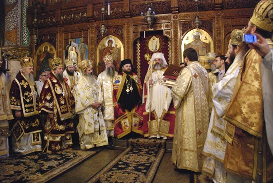 A fost instalat primul Episcop al Devei şi Hunedoarei 96080