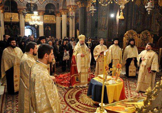 „Jertfelnicia poporului român este simbolizată pe stema ţării“ 96090