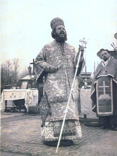 Memoria Bisericii în imagini: Episcopul Armatei pe frontul misionar 96106