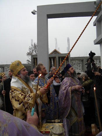 O nouă biserică închinată Sfântului Ierarh Nicolae în Arhiepiscopia Craiovei 96159