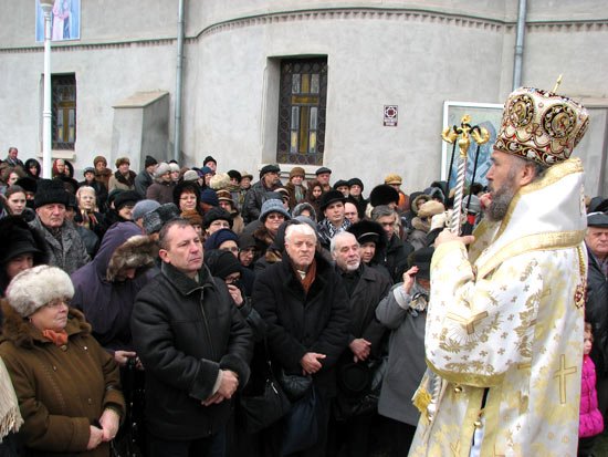 Sfântul Ierarh Spiridon, ocrotitorul copiilor nevoiaşi din Galaţi 96239