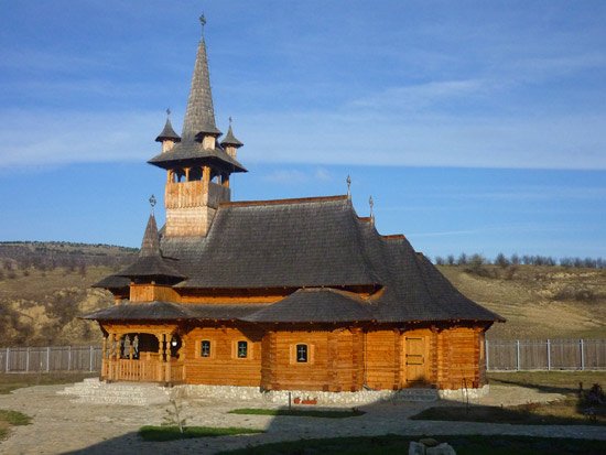 Mănăstirea „Sfânta Cruce“, izvor de apă vindecătoare 96244