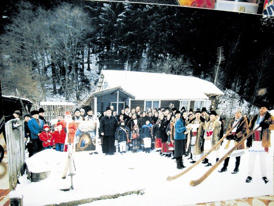 „Lumea întreagă respiră atmosfera praznicului Naşterii Domnului” 96320