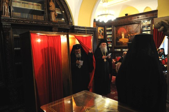 Iunie: Sfântul Sinod ia hotărâri istorice 96336