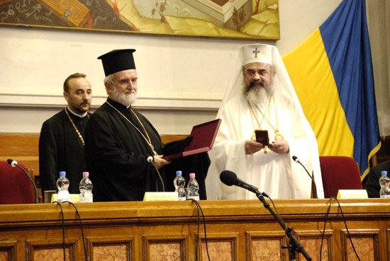 Noiembrie: Ridicări în rang ale Episcopiilor din Buzău, Râmnic şi Arad 96347