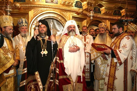 Noi arhiepiscopii şi arhiepiscopi în Patriarhia Română 96352