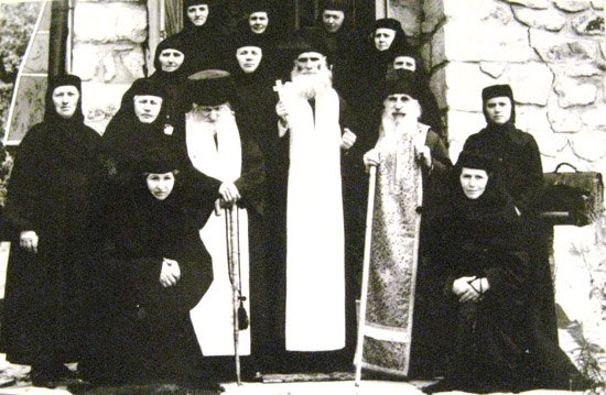 Memoria Bisericii în imagini: Agapia Veche sau istoria celor şapte biserici 96364