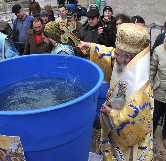 Astăzi se săvârşeşte sfinţirea mare a apei 96400