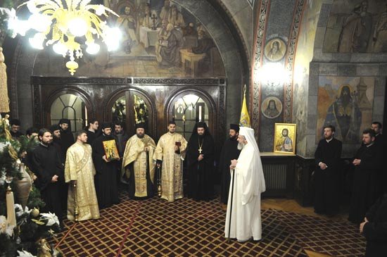 „În această zi a Ajunului se vede legătura dintre Sfânta Treime şi viaţa Bisericii“ 96401