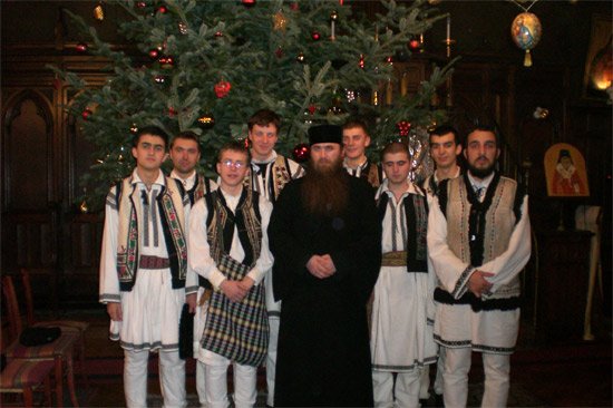 Bucuria mărturisirii lui Hristos şi a tradiţiilor populare româneşti pe tărâm francez 96580